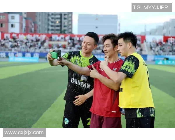 足球之星闪耀绿茵场展现非凡才华与无尽魅力的赞美之声