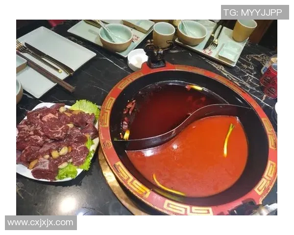 香港足球明星队欢聚一堂共享火锅盛宴畅谈球场梦想与友情 香港足球明星队欢聚一堂共享火锅盛宴畅谈球场梦想与友情