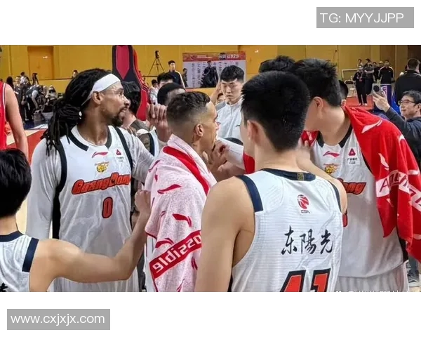 2012至2013赛季CBA精彩对决广东队迎战山东队的激烈赛事回顾