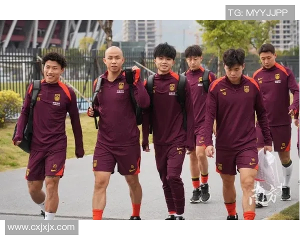 国足在上海开启集训新征程全力备战即将到来的国际赛事